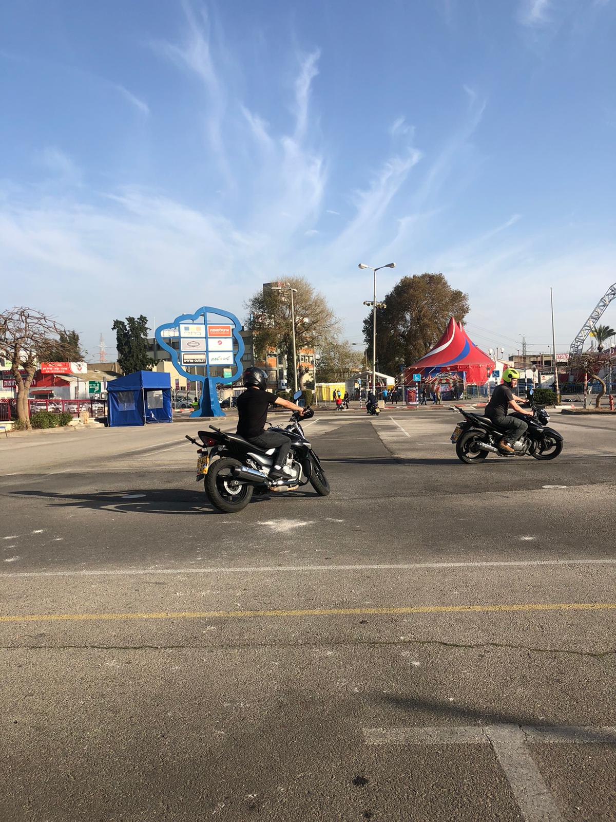 שיעורי נהיגה במגרש כרמל תחבורה על אופנוע
